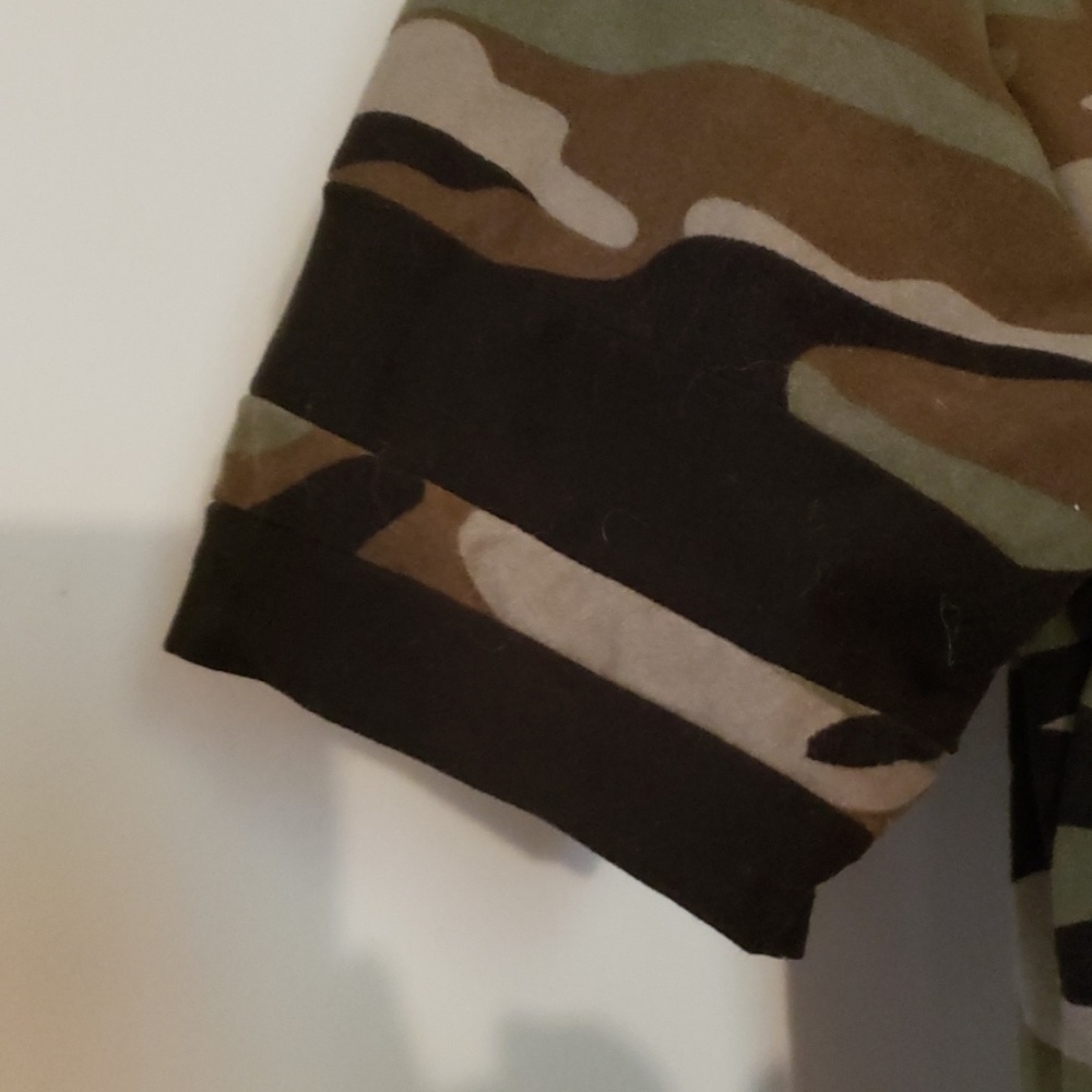 Women's camo, hooded top - Picture 3 of 5